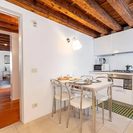 Ca' Bruna San Trovaso البندقية