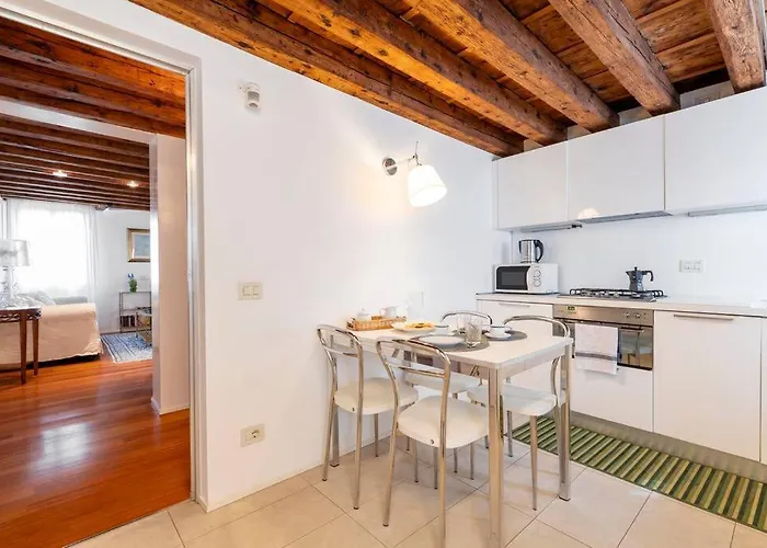 Ca' Bruna San Trovaso البندقية